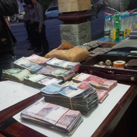 Barang bukti uang tunai yang diamankan anggota Polresta Jambi